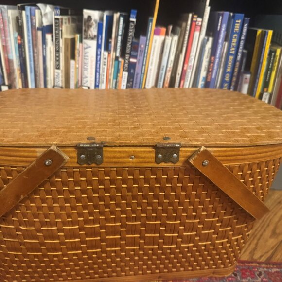 Hawkeye Finest Hamper/picnic basket - Picture 10 of 12